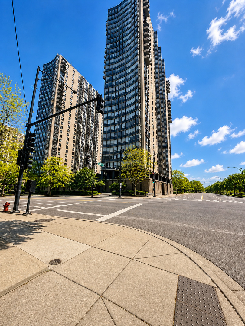 5701 N SHERIDAN Road 29T