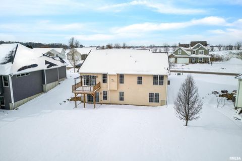 Tiny photo for 6 Blackstone Court, Le Claire, IA 52753 (MLS # QC4269560)