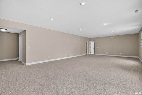 Tiny photo for 6 Blackstone Court, Le Claire, IA 52753 (MLS # QC4269560)