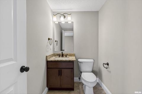 Tiny photo for 6 Blackstone Court, Le Claire, IA 52753 (MLS # QC4269560)