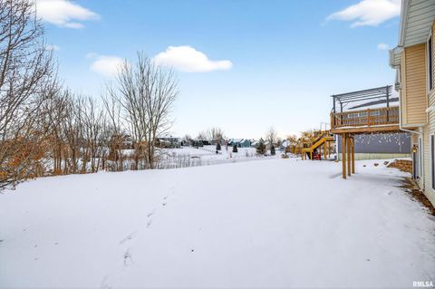 Tiny photo for 6 Blackstone Court, Le Claire, IA 52753 (MLS # QC4269560)