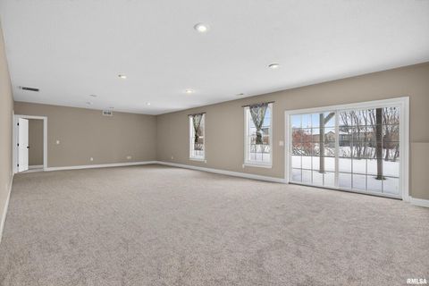 Tiny photo for 6 Blackstone Court, Le Claire, IA 52753 (MLS # QC4269560)