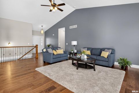 Tiny photo for 6 Blackstone Court, Le Claire, IA 52753 (MLS # QC4269560)