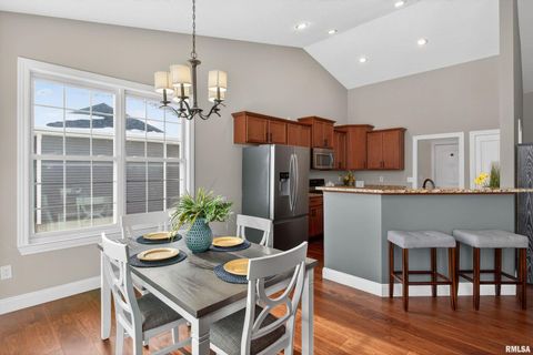 Tiny photo for 6 Blackstone Court, Le Claire, IA 52753 (MLS # QC4269560)