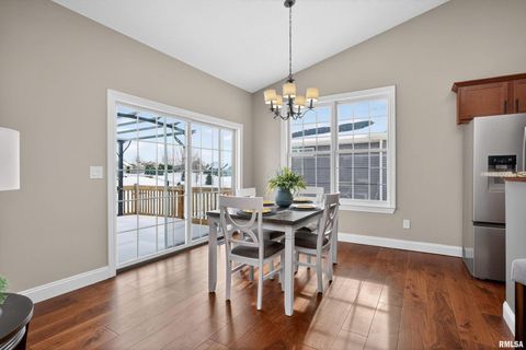 Tiny photo for 6 Blackstone Court, Le Claire, IA 52753 (MLS # QC4269560)