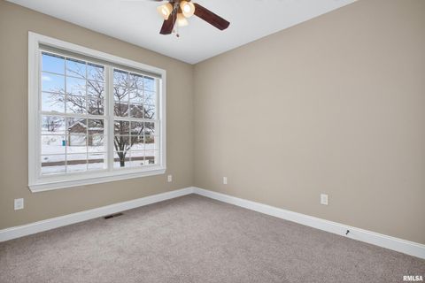 Tiny photo for 6 Blackstone Court, Le Claire, IA 52753 (MLS # QC4269560)