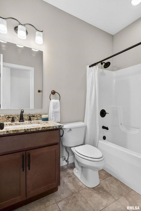 Tiny photo for 6 Blackstone Court, Le Claire, IA 52753 (MLS # QC4269560)