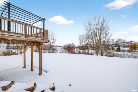 Tiny photo for 6 Blackstone Court, Le Claire, IA 52753 (MLS # QC4269560)