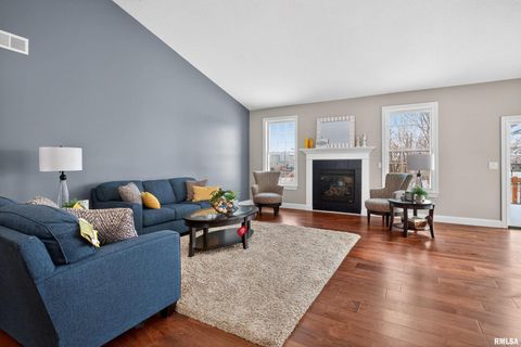 Tiny photo for 6 Blackstone Court, Le Claire, IA 52753 (MLS # QC4269560)