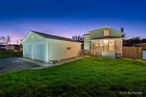 Photo of 40433 N Bluff Drive, Antioch, IL 60002 (MLS # 12616352)