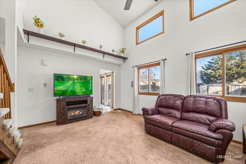 Tiny photo for 1524 S Pembroke Drive, South Elgin, IL 60177 (MLS # 12533213)