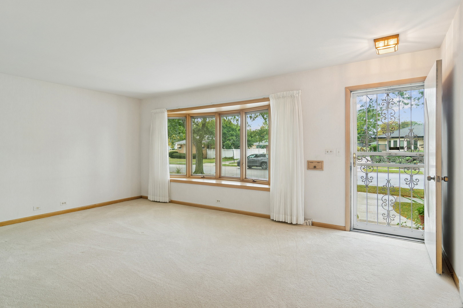 7815 N Oleander Avenue