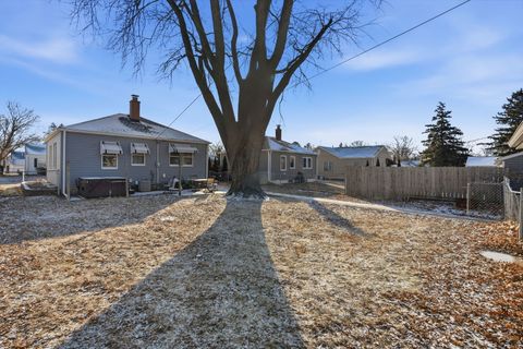 Tiny photo for 2316 Pacific Street, Davenport, IA 52804 (MLS # 12555707)