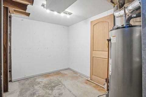 Tiny photo for 2316 Pacific Street, Davenport, IA 52804 (MLS # 12555707)