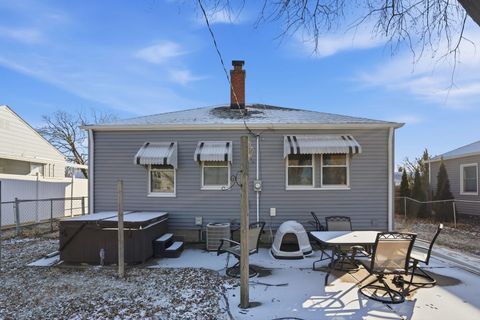 Tiny photo for 2316 Pacific Street, Davenport, IA 52804 (MLS # 12555707)
