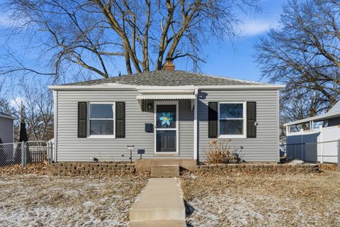 Photo of 2316 Pacific Street, Davenport, IA 52804 (MLS # 12555707)