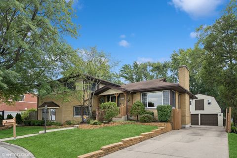 Photo of 6455 W 88th Place, Oak Lawn, IL 60453 (MLS # 12458917)