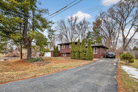 Tiny photo for 2810 Brentwood Lane, McHenry, IL 60050 (MLS # 12569282)