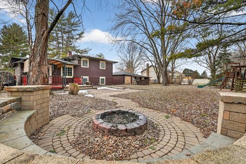 Tiny photo for 2810 Brentwood Lane, McHenry, IL 60050 (MLS # 12569282)