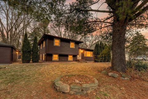 Photo of 2810 Brentwood Lane, McHenry, IL 60050 (MLS # 12569282)