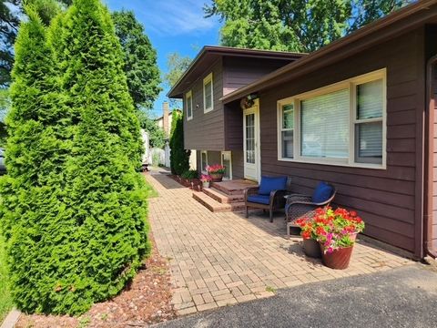 Tiny photo for 2810 Brentwood Lane, McHenry, IL 60050 (MLS # 12569282)