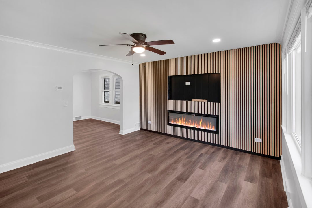605 E 88th Place