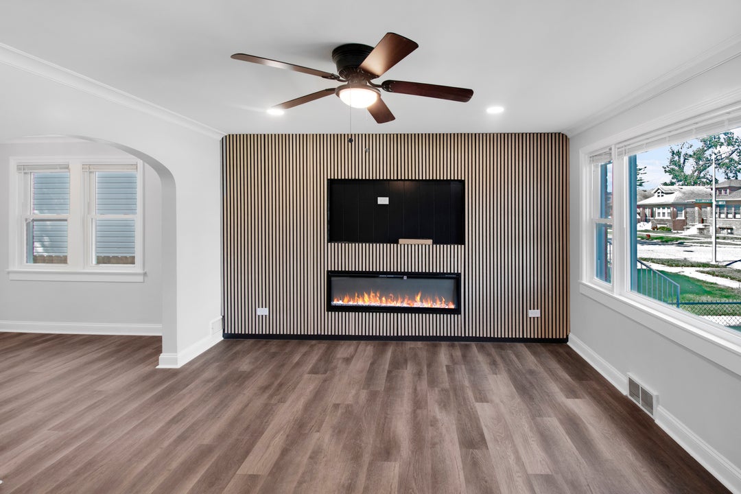 605 E 88th Place