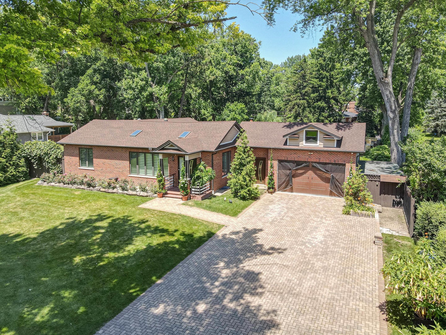 10 E Willow Road