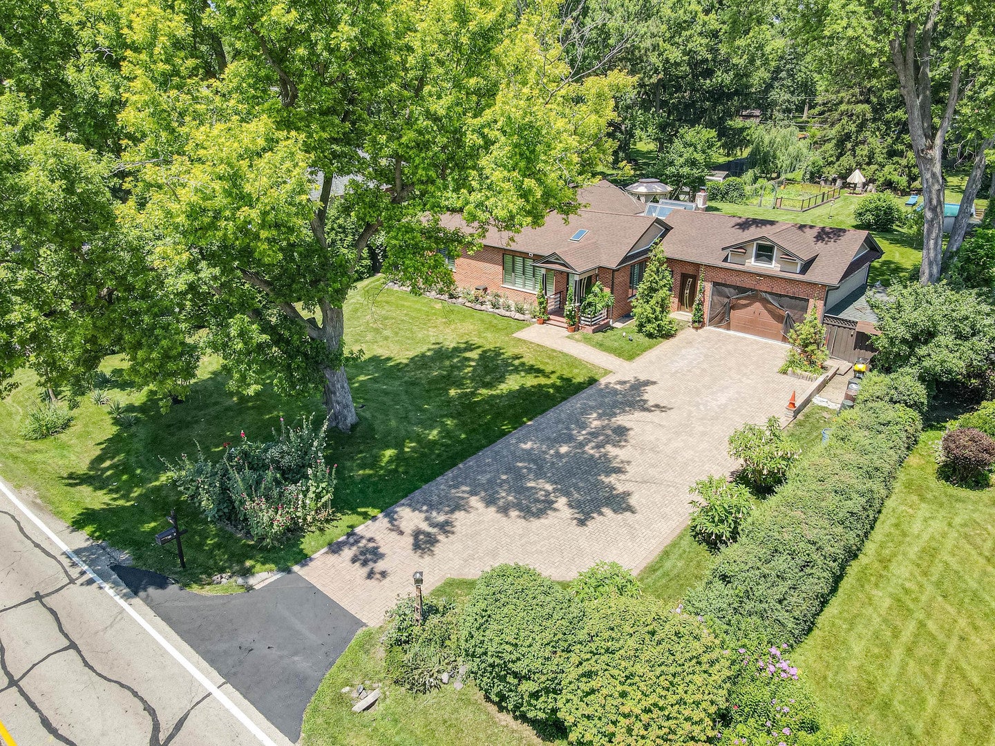 10 E Willow Road