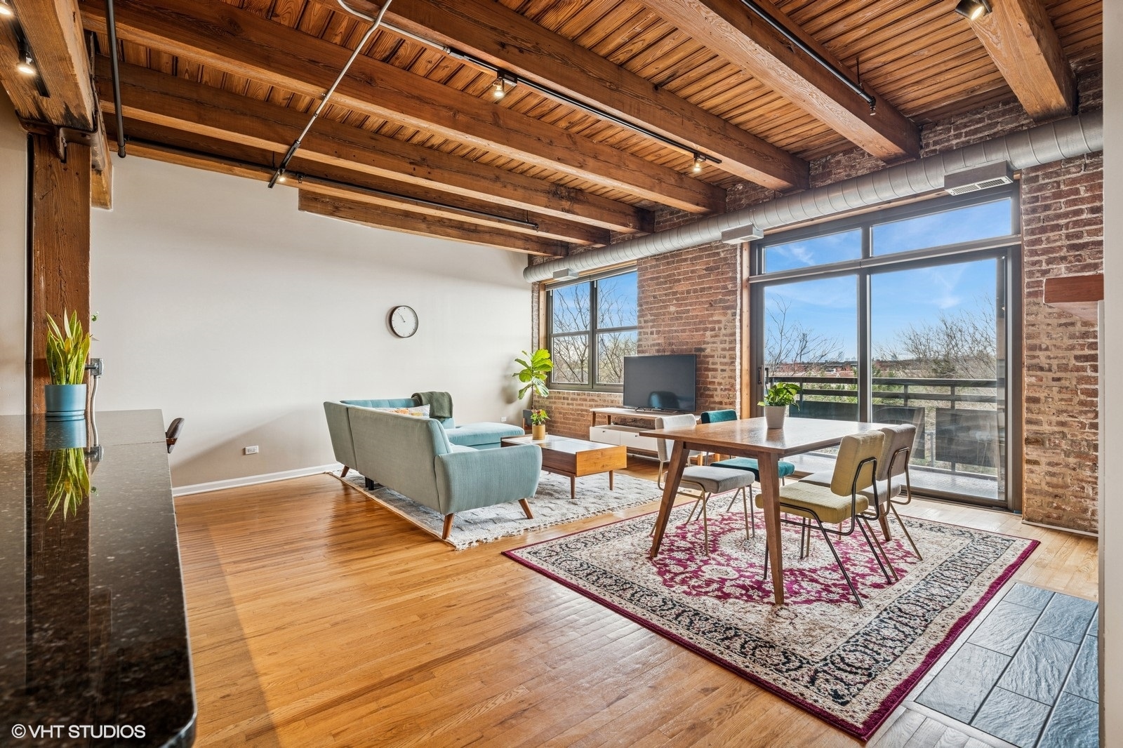 1735 W Diversey Parkway 402