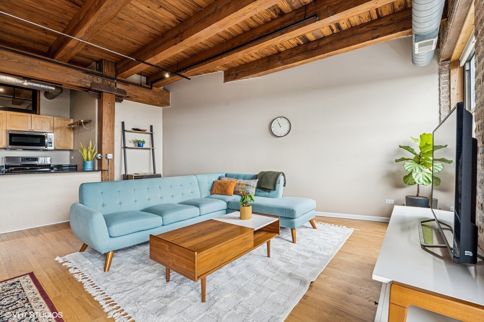 1735 W Diversey Parkway 402