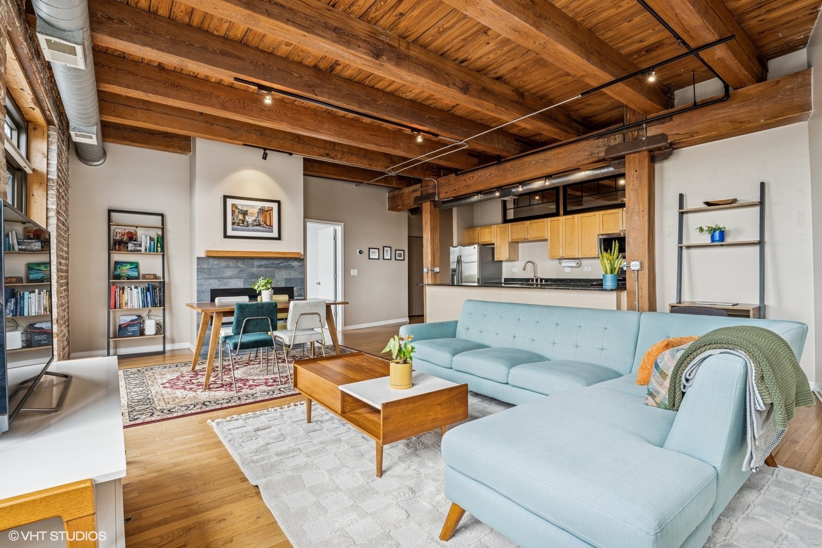 1735 W Diversey Parkway 402