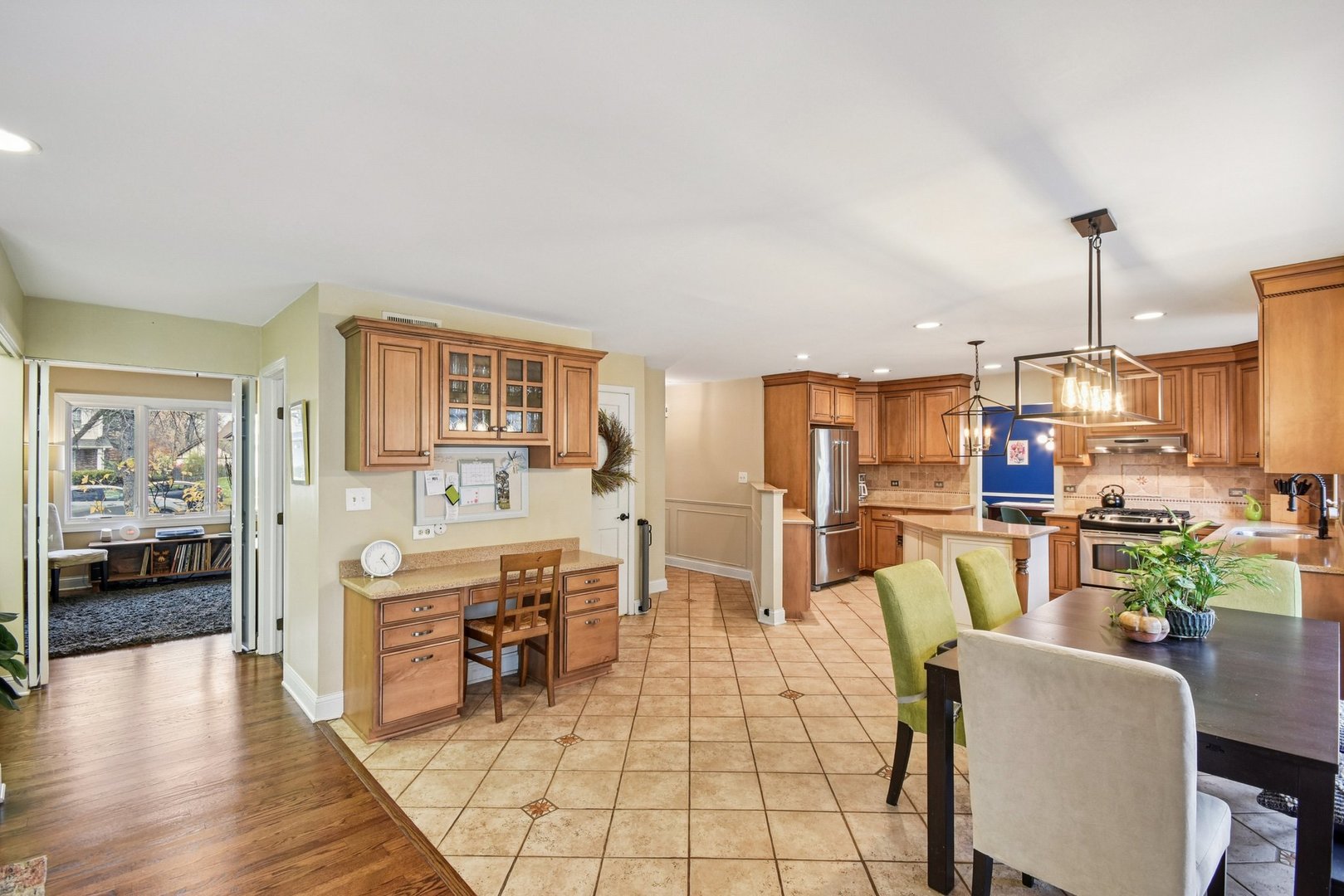 Naperville, Illinois 60540, United States, 4 Bedrooms Bedrooms, ,3 BathroomsBathrooms,Residential,Active,245766