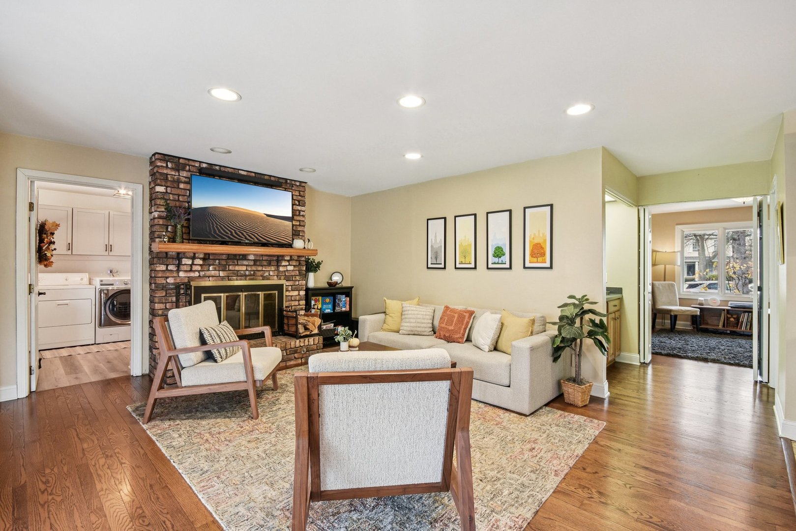 Naperville, Illinois 60540, United States, 4 Bedrooms Bedrooms, ,3 BathroomsBathrooms,Residential,Active,245766