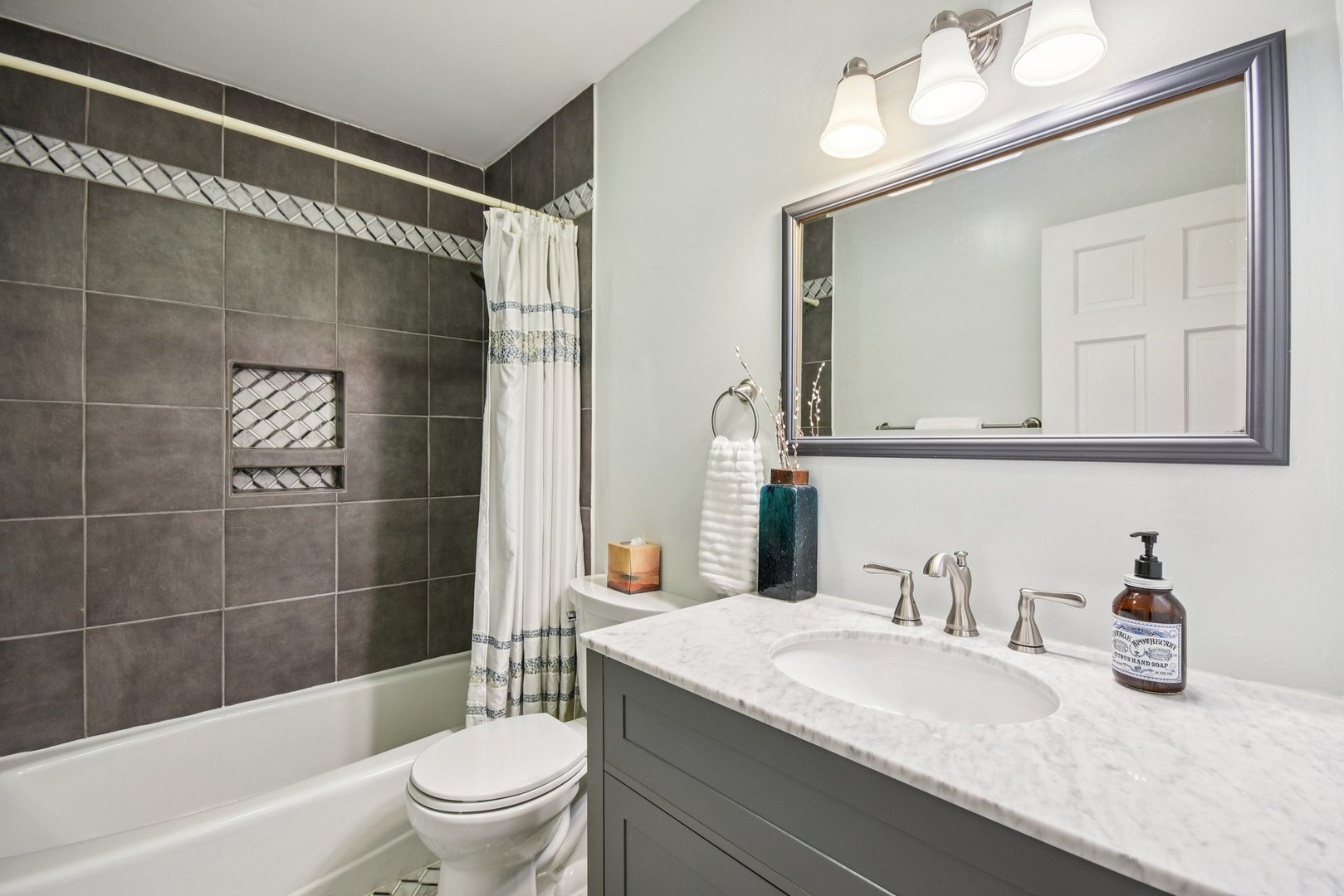 Naperville, Illinois 60540, United States, 4 Bedrooms Bedrooms, ,3 BathroomsBathrooms,Residential,Active,245766