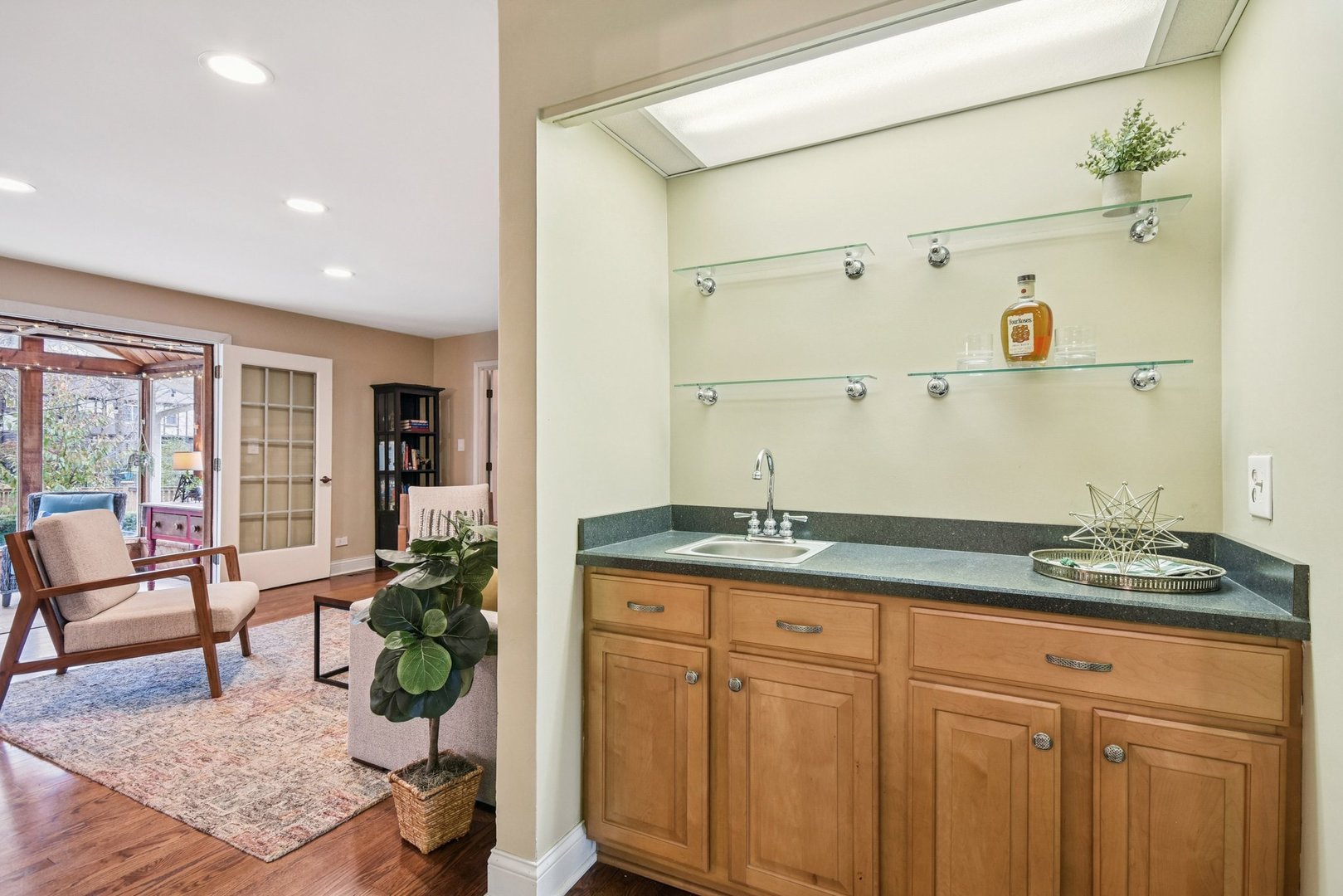 Naperville, Illinois 60540, United States, 4 Bedrooms Bedrooms, ,3 BathroomsBathrooms,Residential,Active,245766