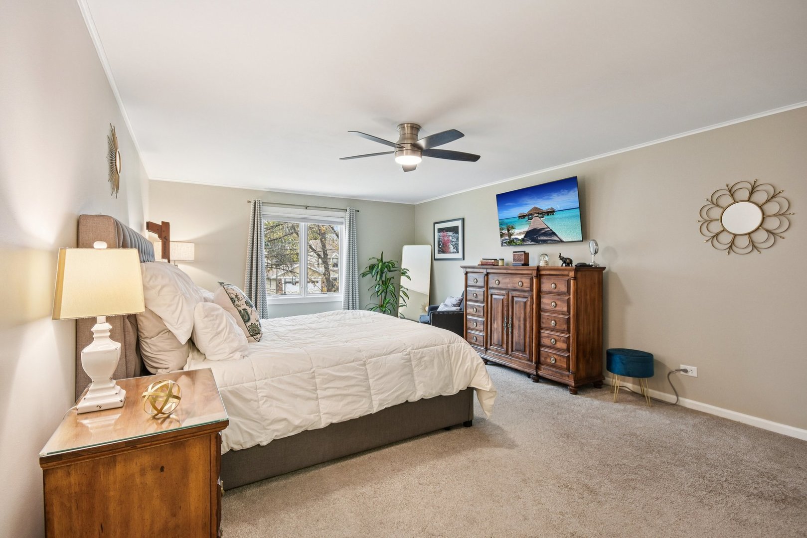 Naperville, Illinois 60540, United States, 4 Bedrooms Bedrooms, ,3 BathroomsBathrooms,Residential,Active,245766