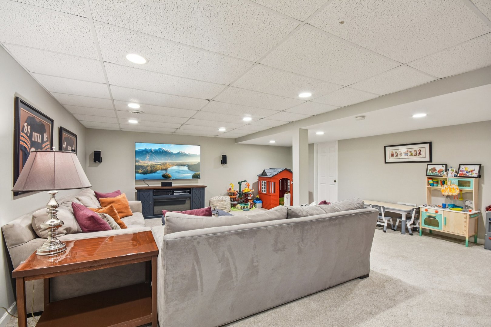 Naperville, Illinois 60540, United States, 4 Bedrooms Bedrooms, ,3 BathroomsBathrooms,Residential,Active,245766