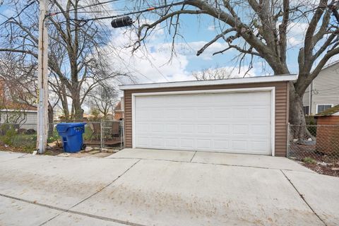 Tiny photo for 9404 S 55th Court, Oak Lawn, IL 60453 (MLS # 12606417)