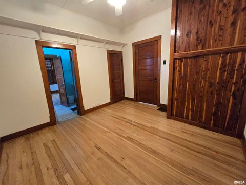 Tiny photo for 502 W CHESTNUT Street, Carbondale, IL 62901 (MLS # EB458956)