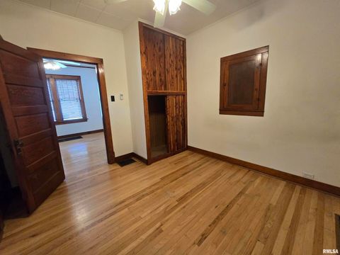 Tiny photo for 502 W CHESTNUT Street, Carbondale, IL 62901 (MLS # EB458956)