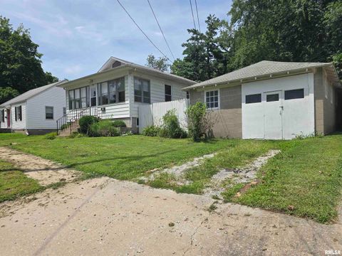 Tiny photo for 502 W CHESTNUT Street, Carbondale, IL 62901 (MLS # EB458956)