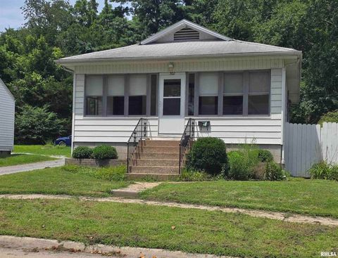 Tiny photo for 502 W CHESTNUT Street, Carbondale, IL 62901 (MLS # EB458956)