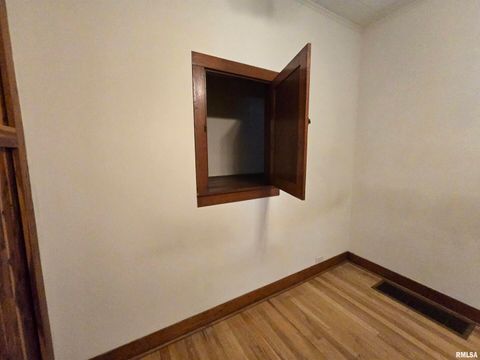 Tiny photo for 502 W CHESTNUT Street, Carbondale, IL 62901 (MLS # EB458956)