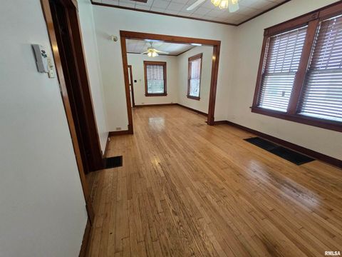 Tiny photo for 502 W CHESTNUT Street, Carbondale, IL 62901 (MLS # EB458956)