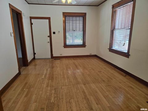 Tiny photo for 502 W CHESTNUT Street, Carbondale, IL 62901 (MLS # EB458956)