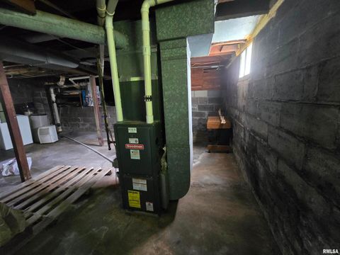 Tiny photo for 502 W CHESTNUT Street, Carbondale, IL 62901 (MLS # EB458956)