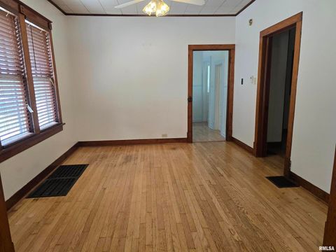 Tiny photo for 502 W CHESTNUT Street, Carbondale, IL 62901 (MLS # EB458956)