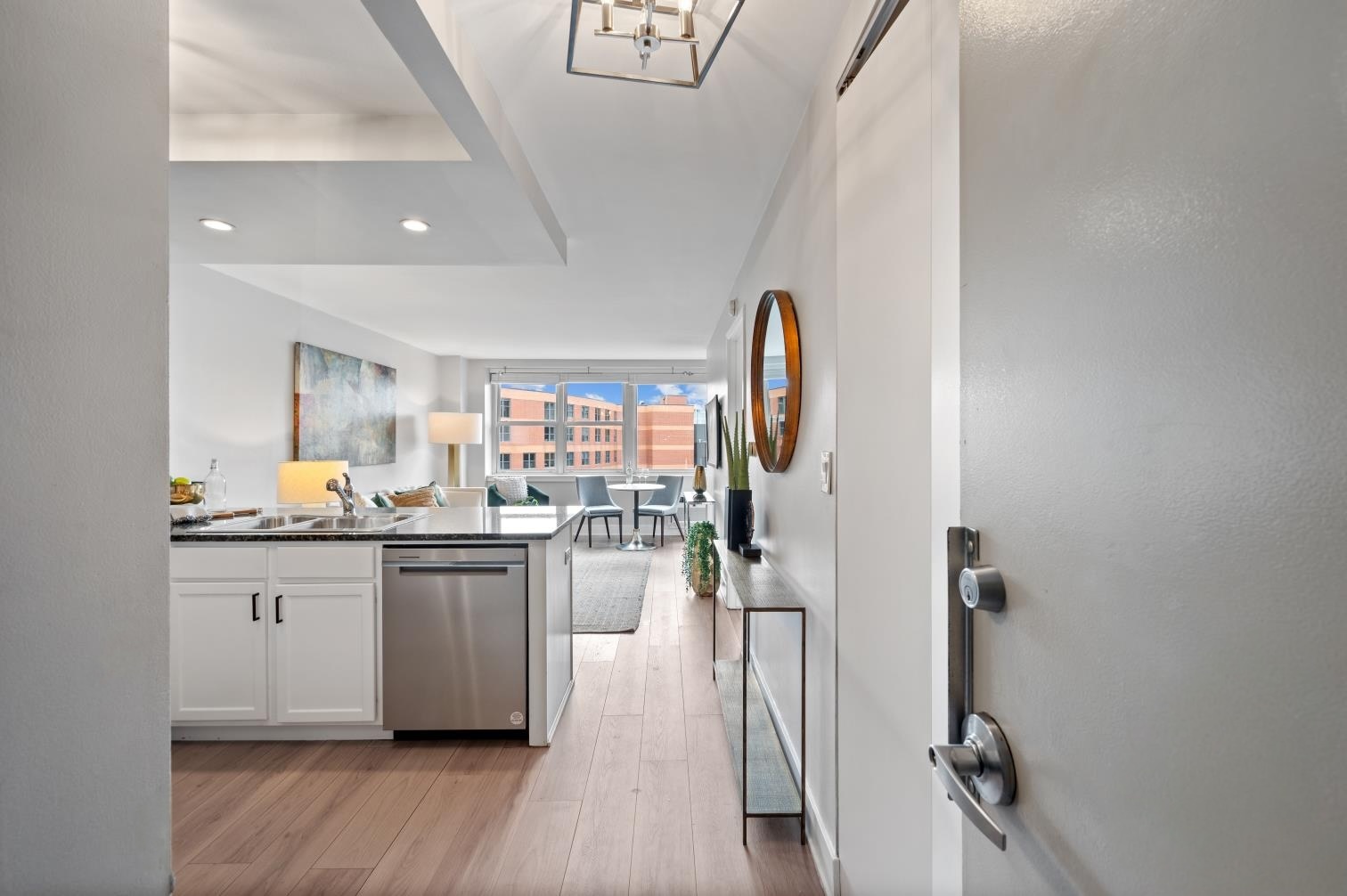 2300 N Commonwealth Avenue 7J