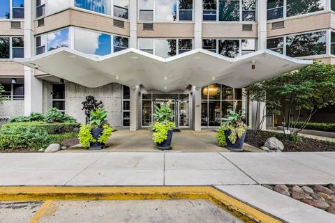 Tiny photo for 555 W Cornelia Avenue #1011, Chicago, IL 60657 (MLS # 12460164)